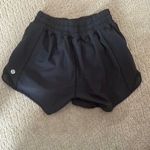 Hottie Hot low rise tall lined short, size 2, Lululemon.